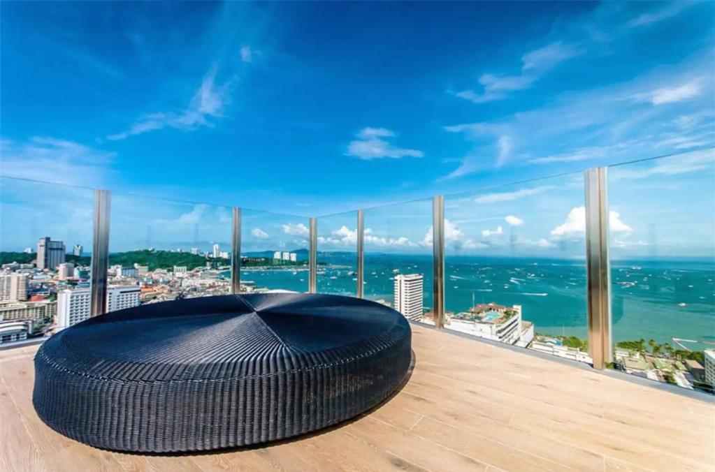 Central Pattaya - Sea View Large Balcony Condo With Infinity Pool Екстериор снимка