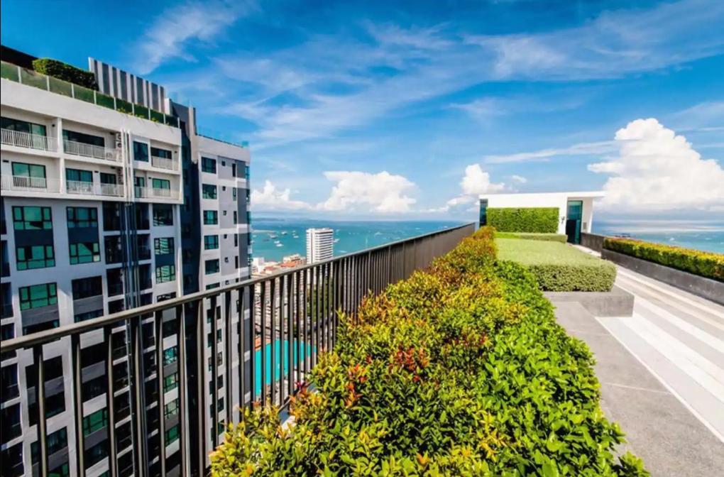 Central Pattaya - Sea View Large Balcony Condo With Infinity Pool Екстериор снимка