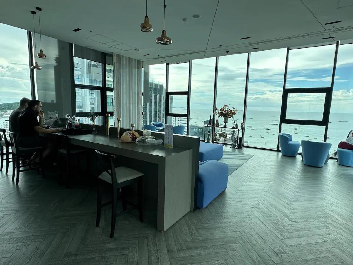 Central Pattaya - Sea View Large Balcony Condo With Infinity Pool Екстериор снимка