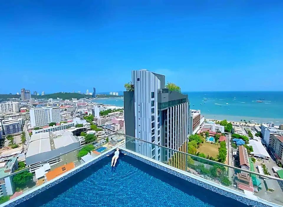 Central Pattaya - Sea View Large Balcony Condo With Infinity Pool Екстериор снимка